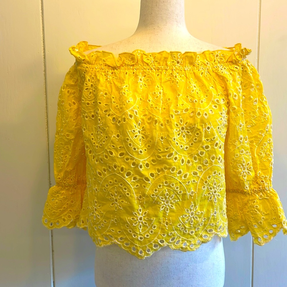 NWOT Flying Tomato Cropped Top Medium Vibrant Yellow Embroidery Elastic Flawless